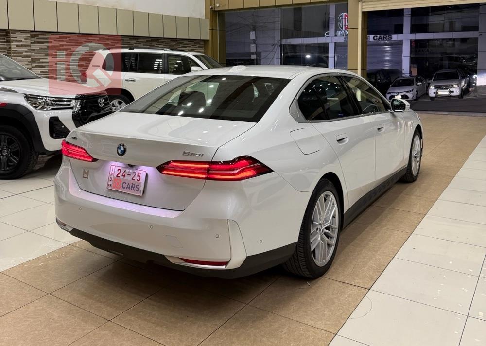 بی ئێم دەبڵیو سیریەس 5